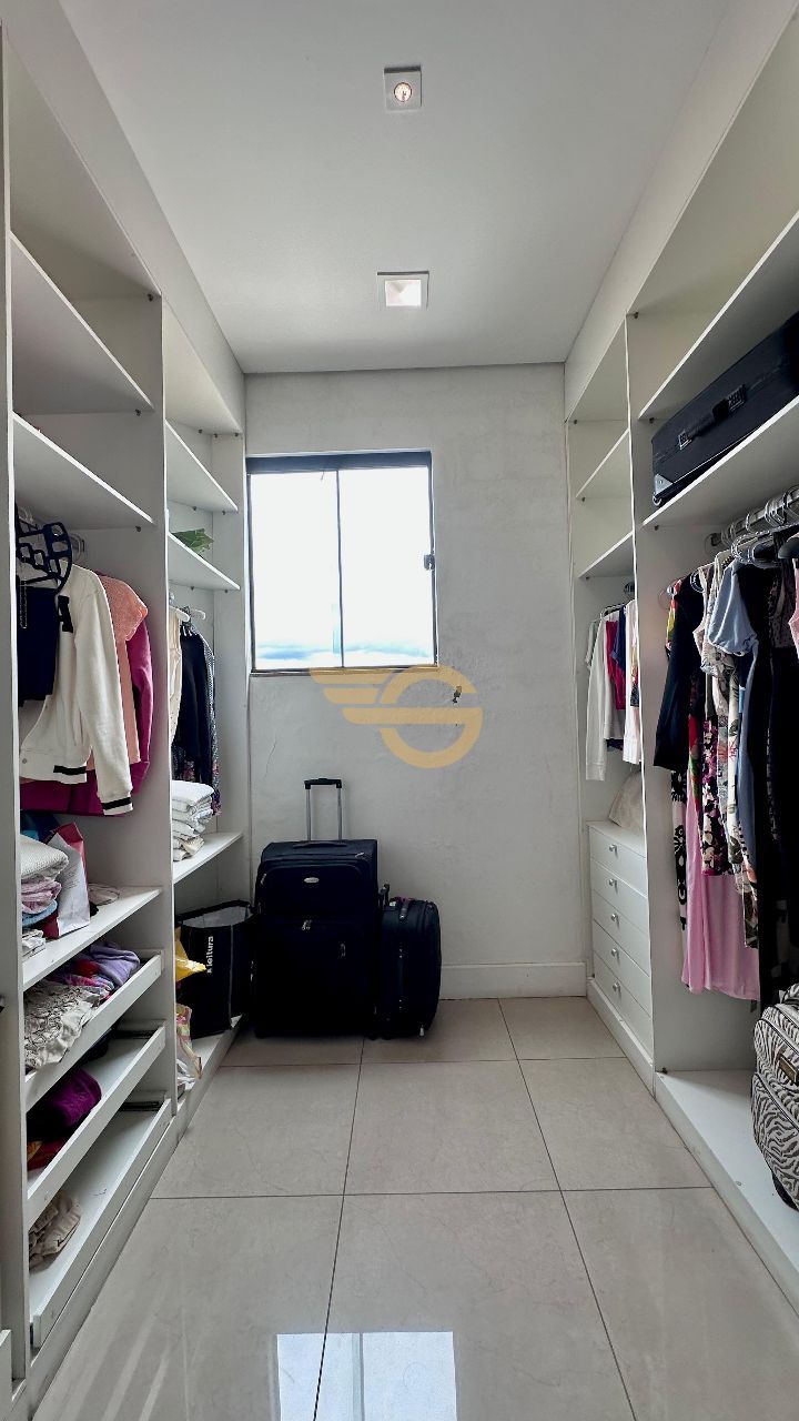 Foto de Casa à Venda - Ideal – 5 Quartos, Armários Embutidos e 6...