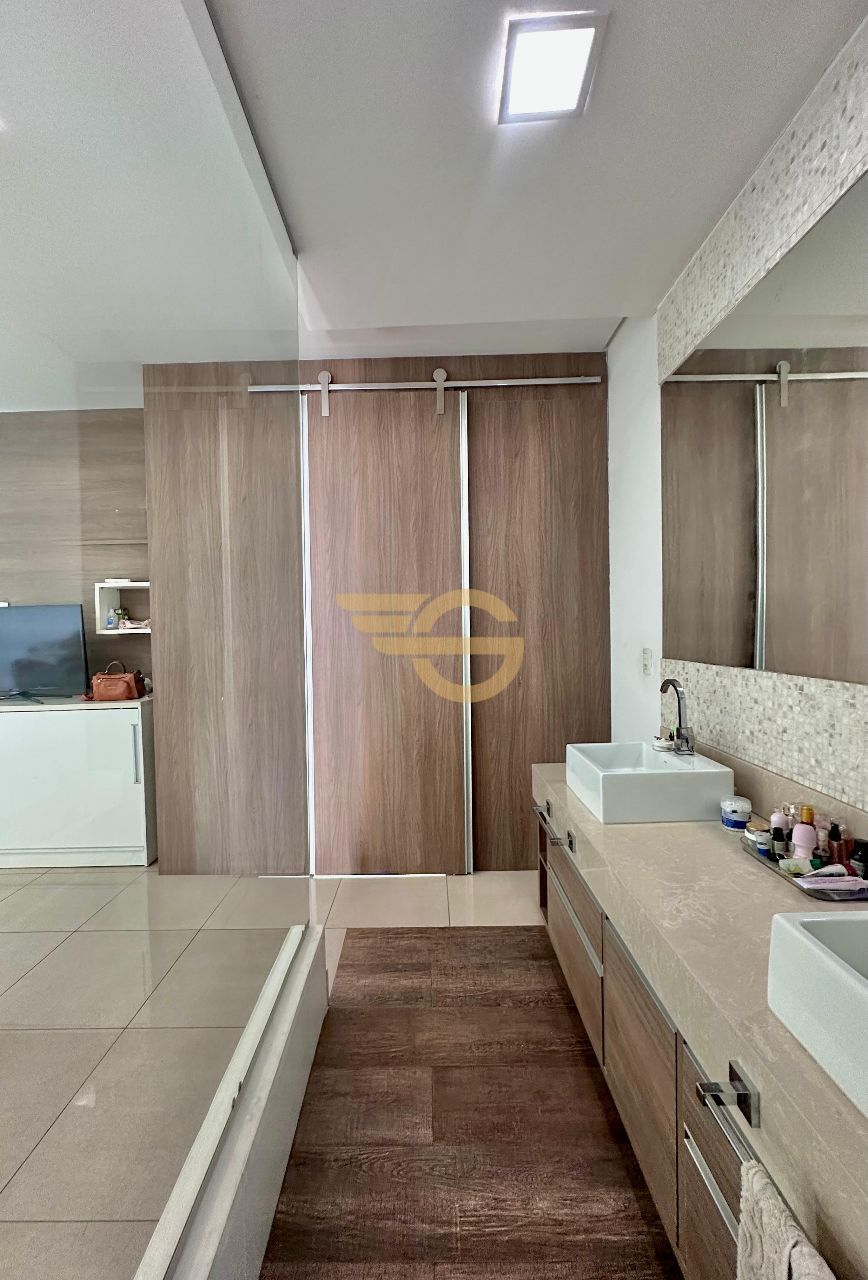 Foto de Casa à Venda - Ideal – 5 Quartos, Armários Embutidos e 6...