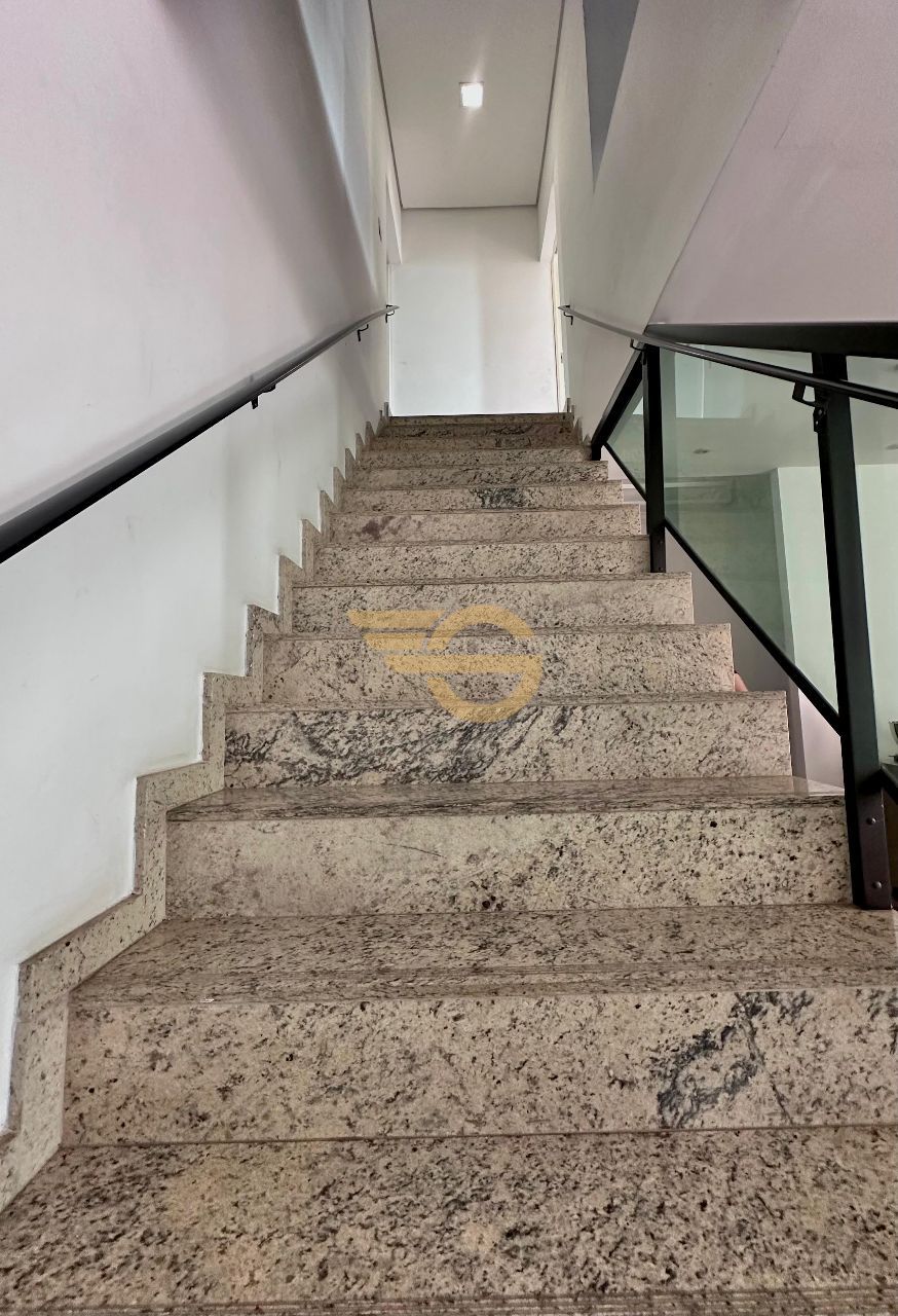 Foto de Casa à Venda - Ideal – 5 Quartos, Armários Embutidos e 6...