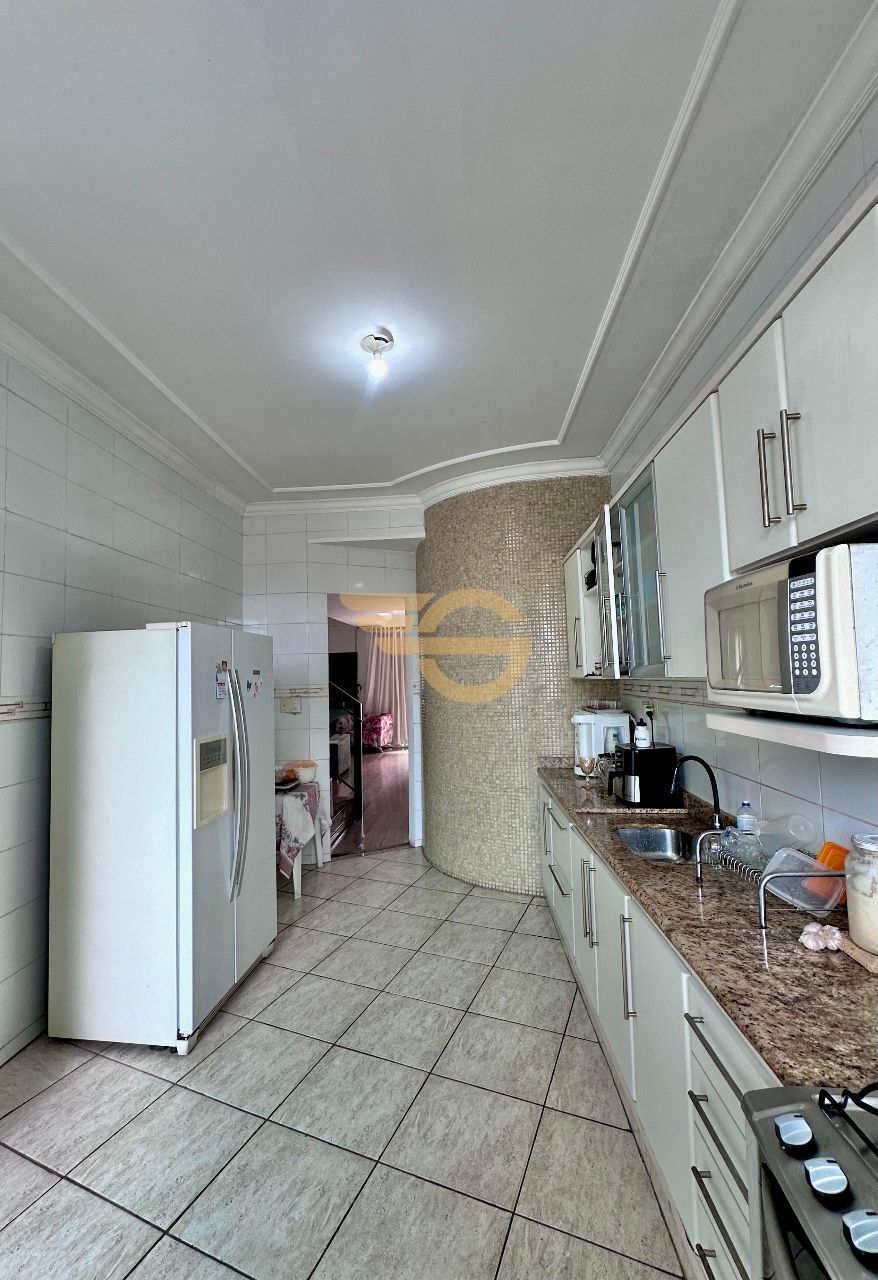 Foto de Casa à Venda - Ideal – 5 Quartos, Armários Embutidos e 6...