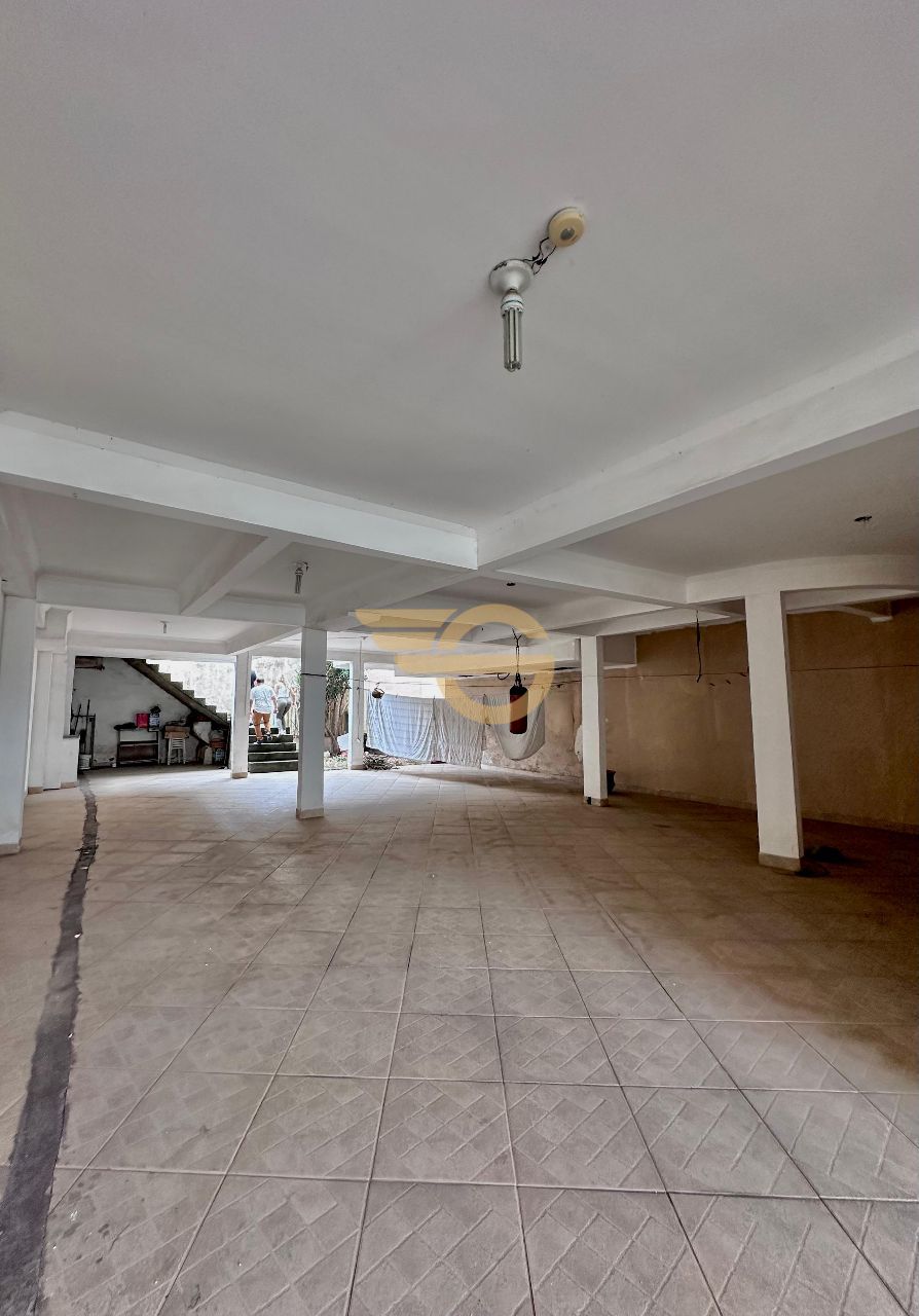 Foto de Casa à Venda - Ideal – 5 Quartos, Armários Embutidos e 6...