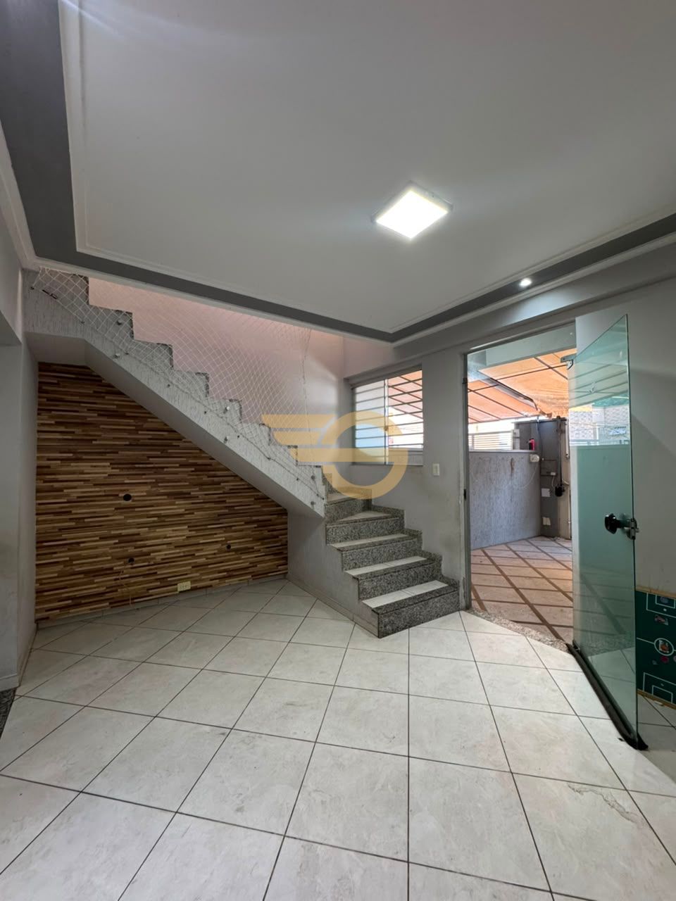 Foto de Casa com 2 Quartos (1 Suíte), Móveis Planejados e Vaga Coberta