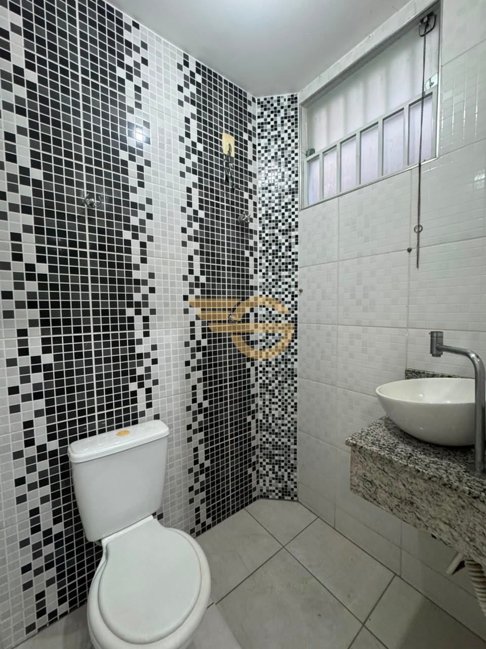 Foto de Casa com 2 Quartos (1 Suíte), Móveis Planejados e Vaga Coberta