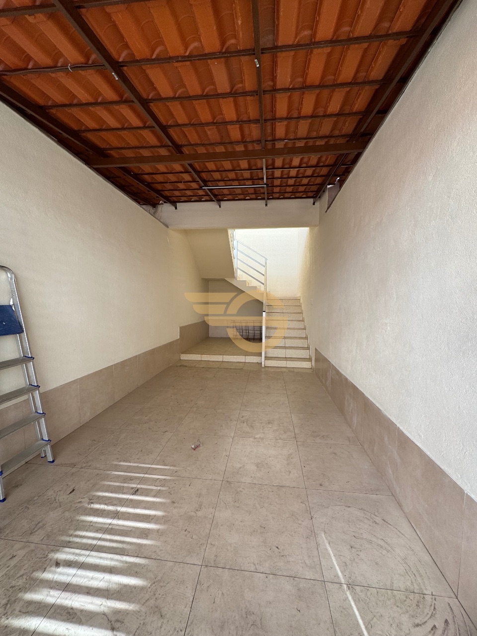 Foto de Casa Duplex com 2 Quartos, Suíte e Vaga de Garagem