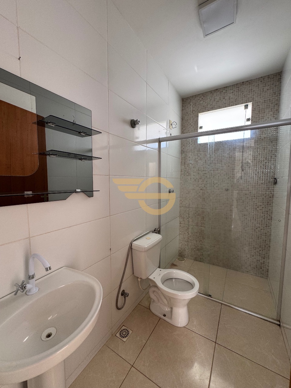 Foto de Casa Duplex com 2 Quartos, Suíte e Vaga de Garagem