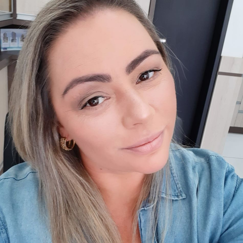 Corretor Adriana Pigurski