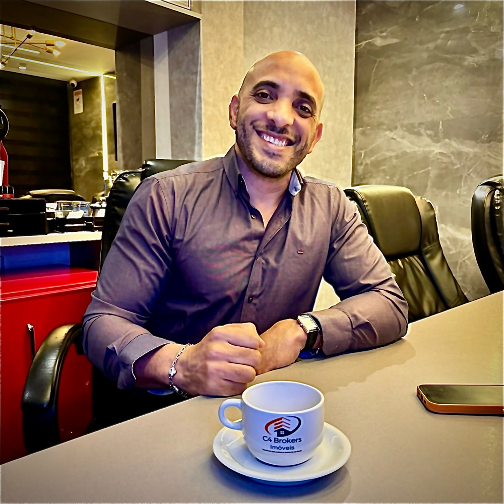 Corretor Fabrício Najima