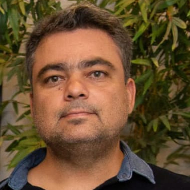 Corretor Adriano Ruas