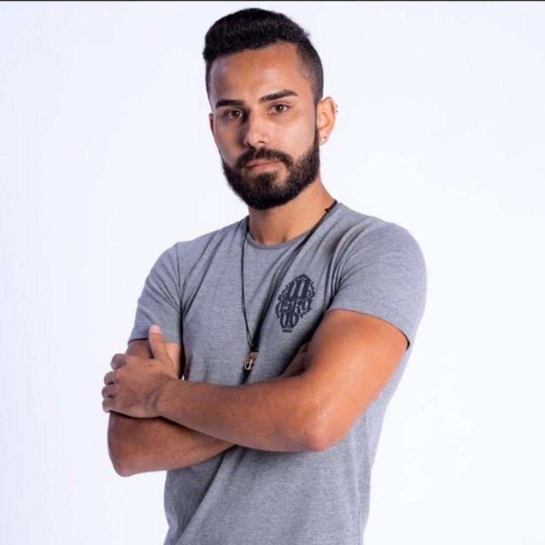 Corretor Cesar Corrêa