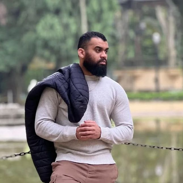 Corretor Andrey Costa