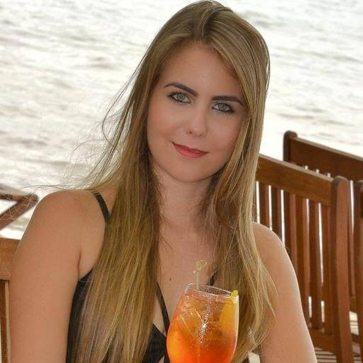 Corretor Caroline Battara