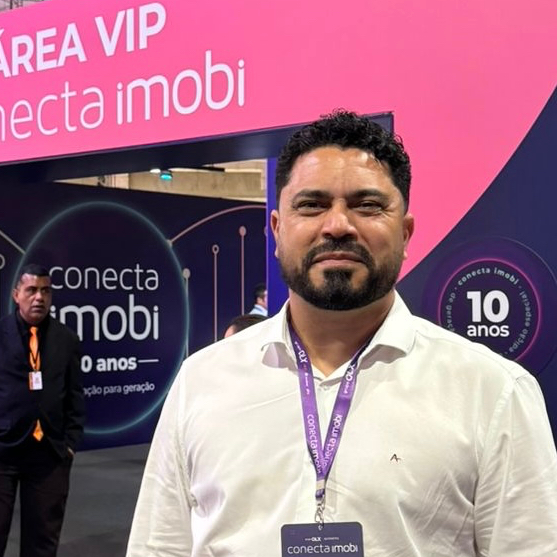 Corretor Flavio Santana