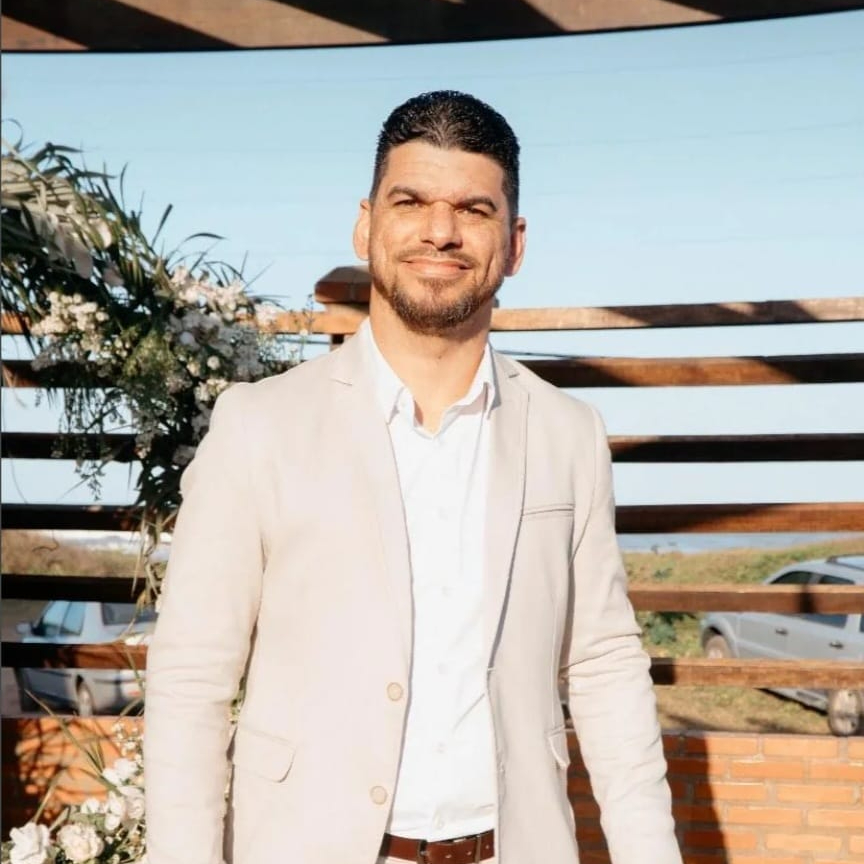 Corretor Marcos Moura