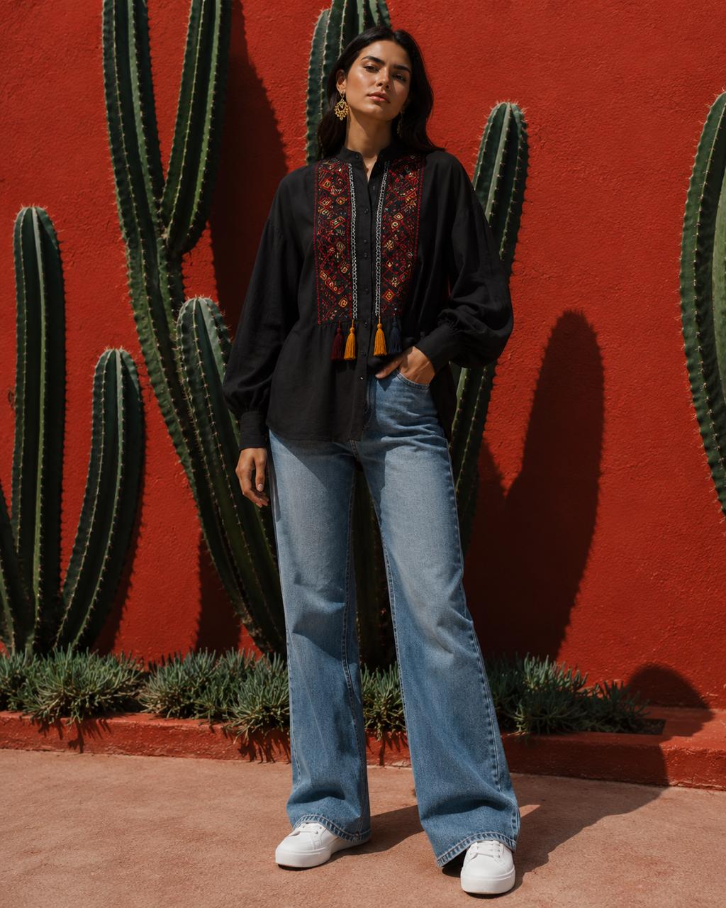 Blusa con Bordado Artesanal Geométrico – Negro 2