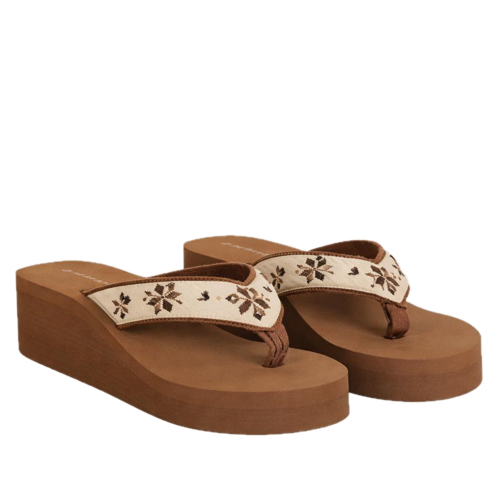 Sandalias con bordado artesanal – plataforma media, de Juana Oliver