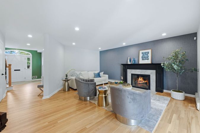 2C-LR w Gas Fireplace