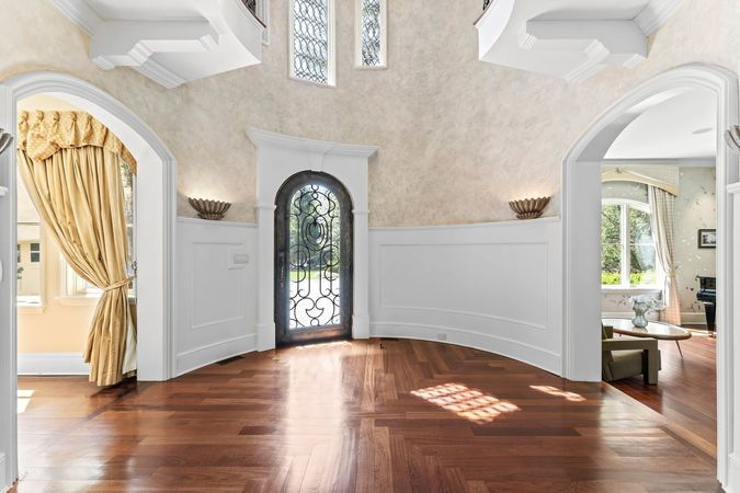 2 Story Stunning Entry
