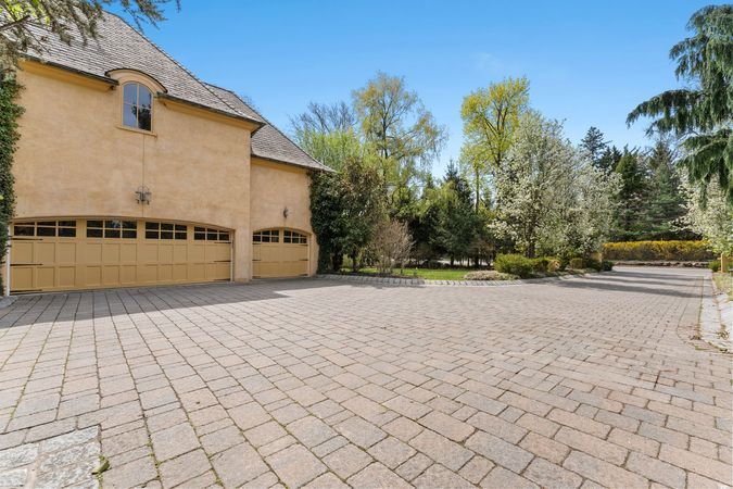 Expansive, Setback Driveway