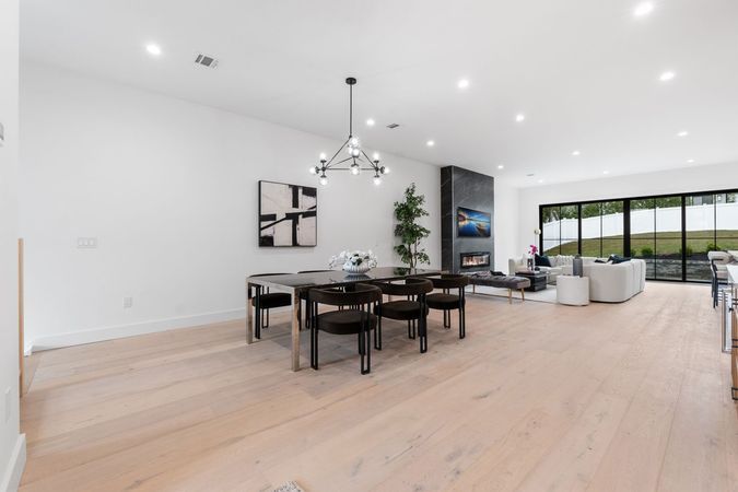 2.Bright & Open Floor Plan