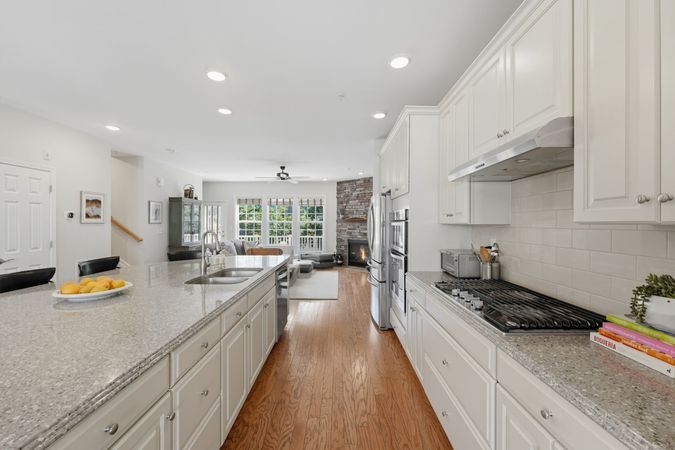 2D-Bright Open-Concept Gourmet Kitchen