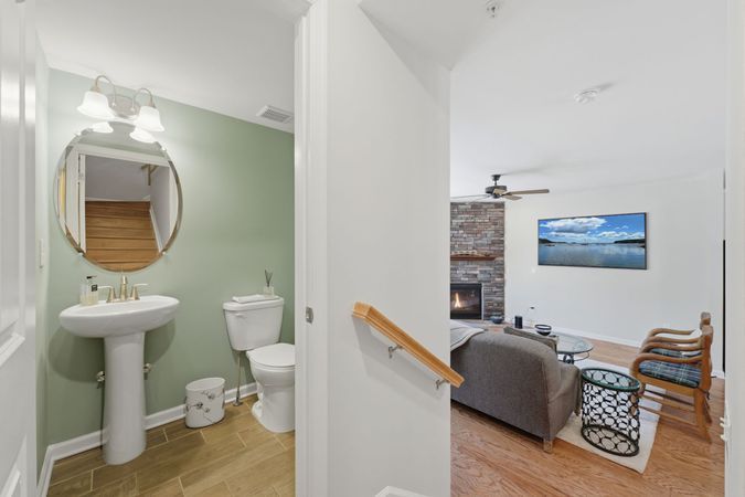 4C-Powder Room w_Pedestal Sink