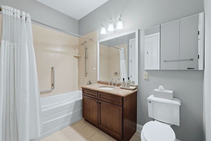 3C-1st Level Full Bath