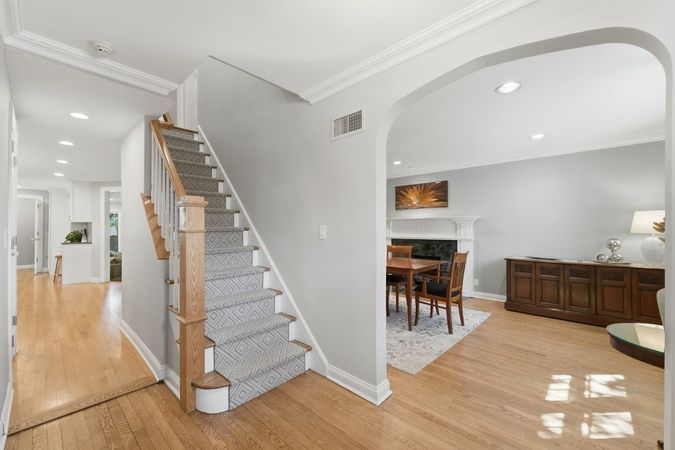 2B-Entry Hall into the DR