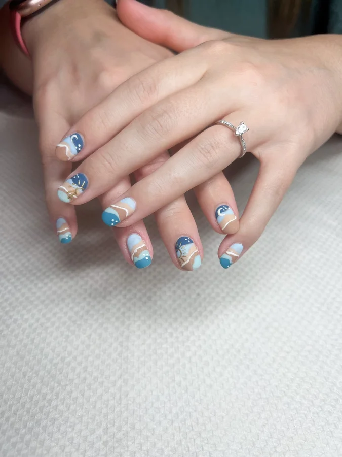 White Beehive Nails gallery 2