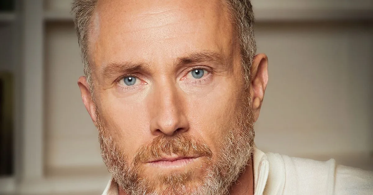 James Jordan Waltzes into Worthing as Rumpelstiltskin in Puss in Boots
