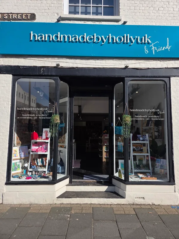 Handmadebyhollyuk & Friends