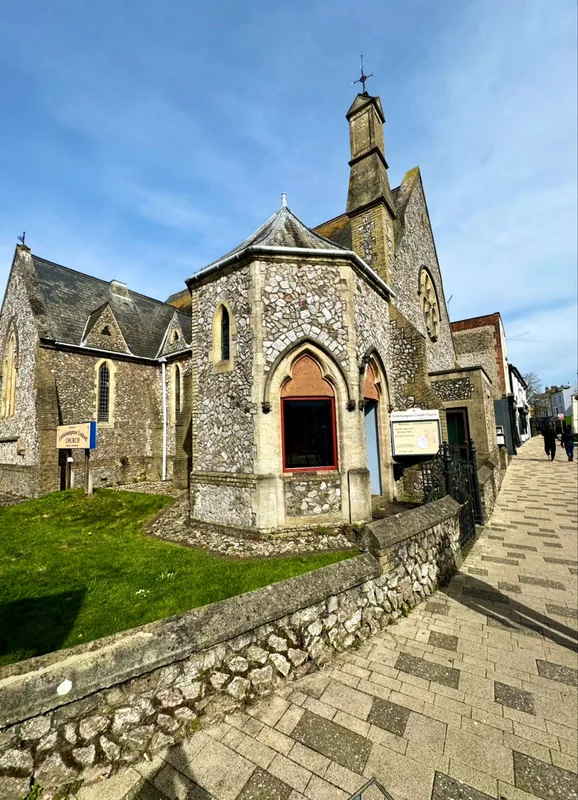 Littlehampton United Church logo