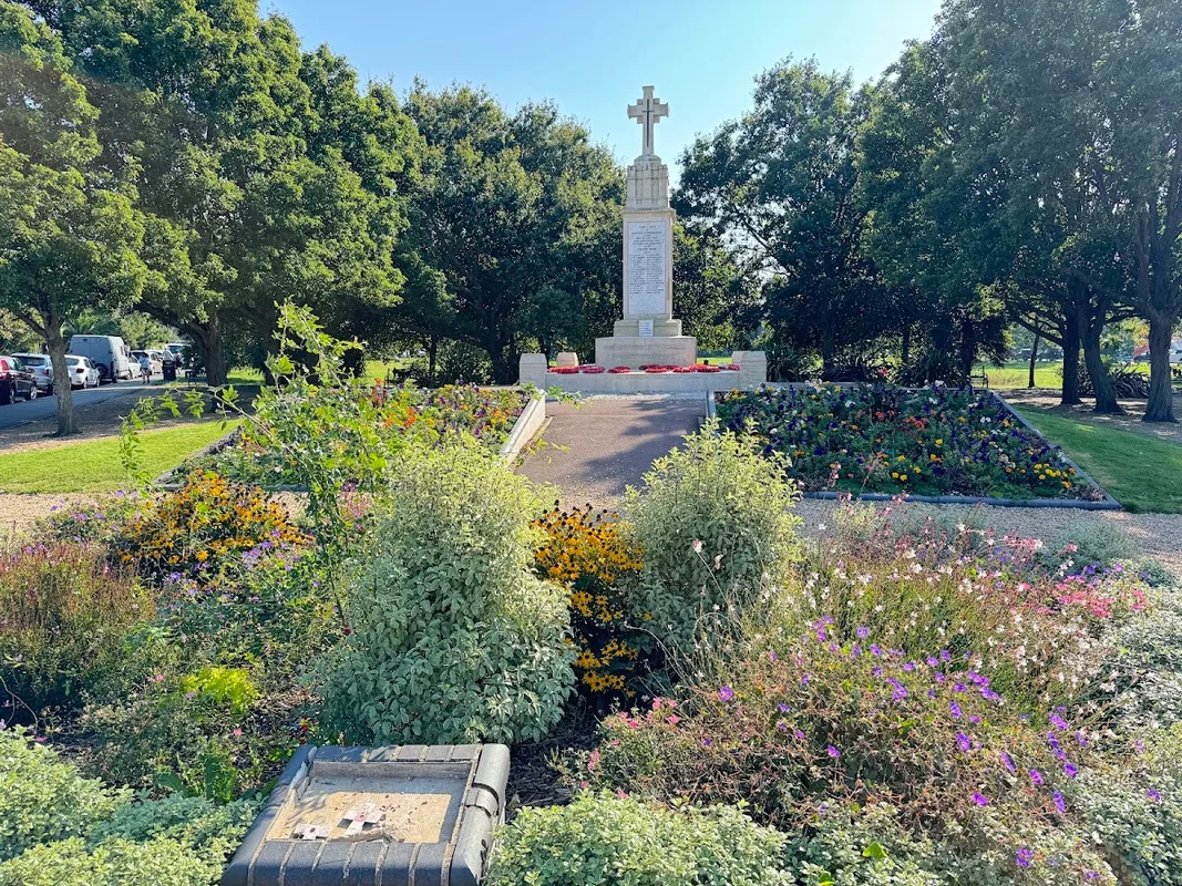 Littlehampton War Memorial logo