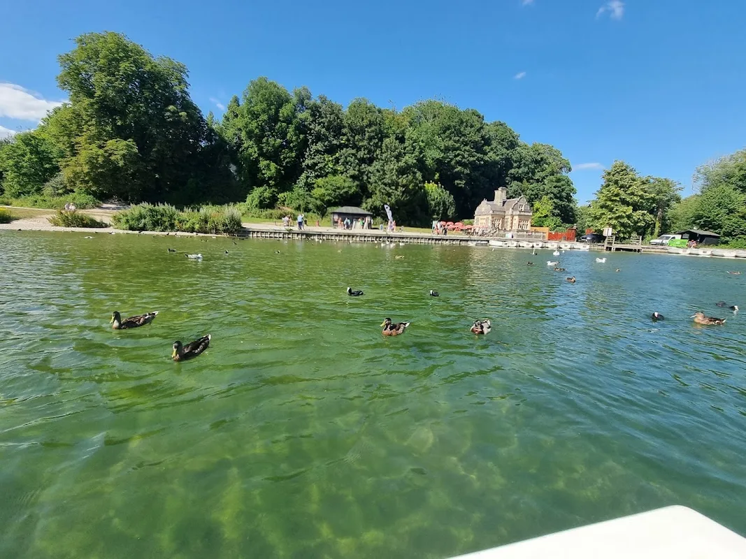 Swanbourne Lake logo