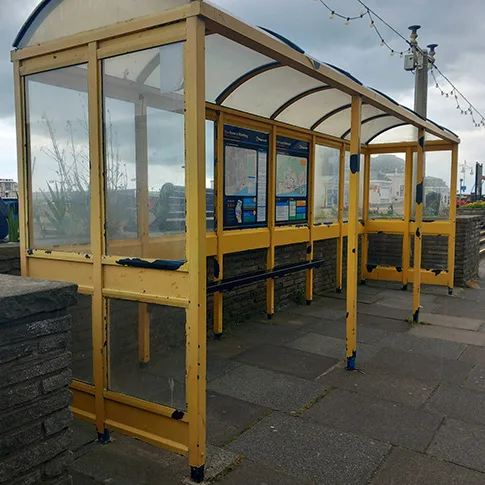 Bus shelter on Marine Parade, Worthing (yellow)