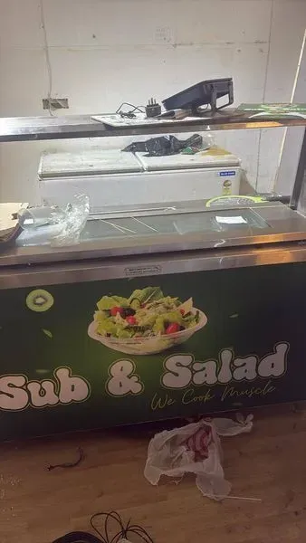 Salad Counter - Photo 2