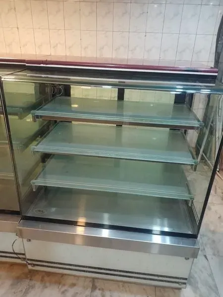 4 ft length sweet display without refrigerator with granite top in good conditio - Photo 5