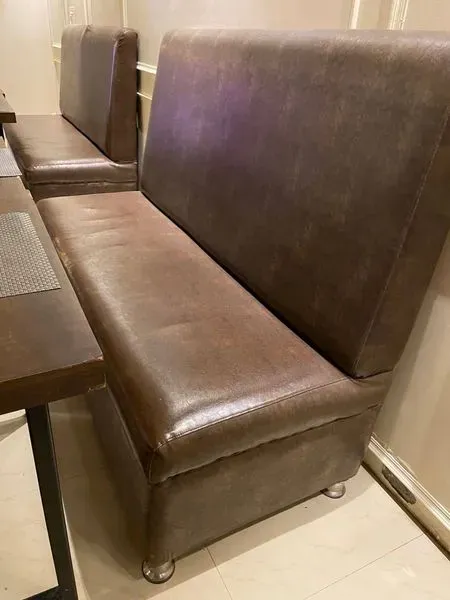 Restaurant table and chairs available for sale. - Photo 2