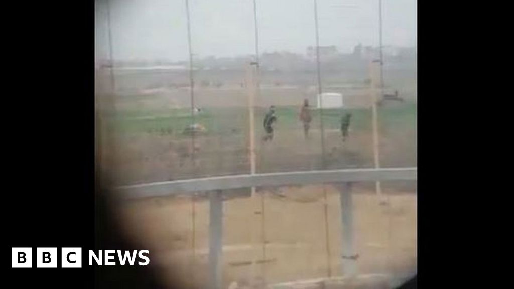 Israeli minister praises viral video sniper (2018)