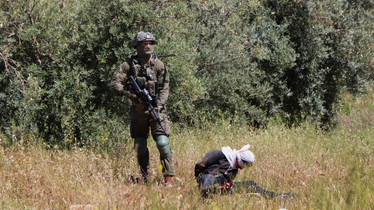 Palestinian teenager shot by Israeli army ‘while blindfolded and handcuffed’ in West Bank (2019)