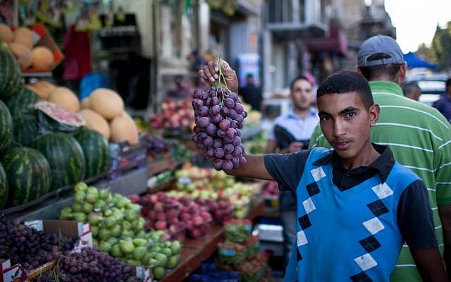 Israel blocks Palestinian agricultural exports in escalating trade crisis (2020)