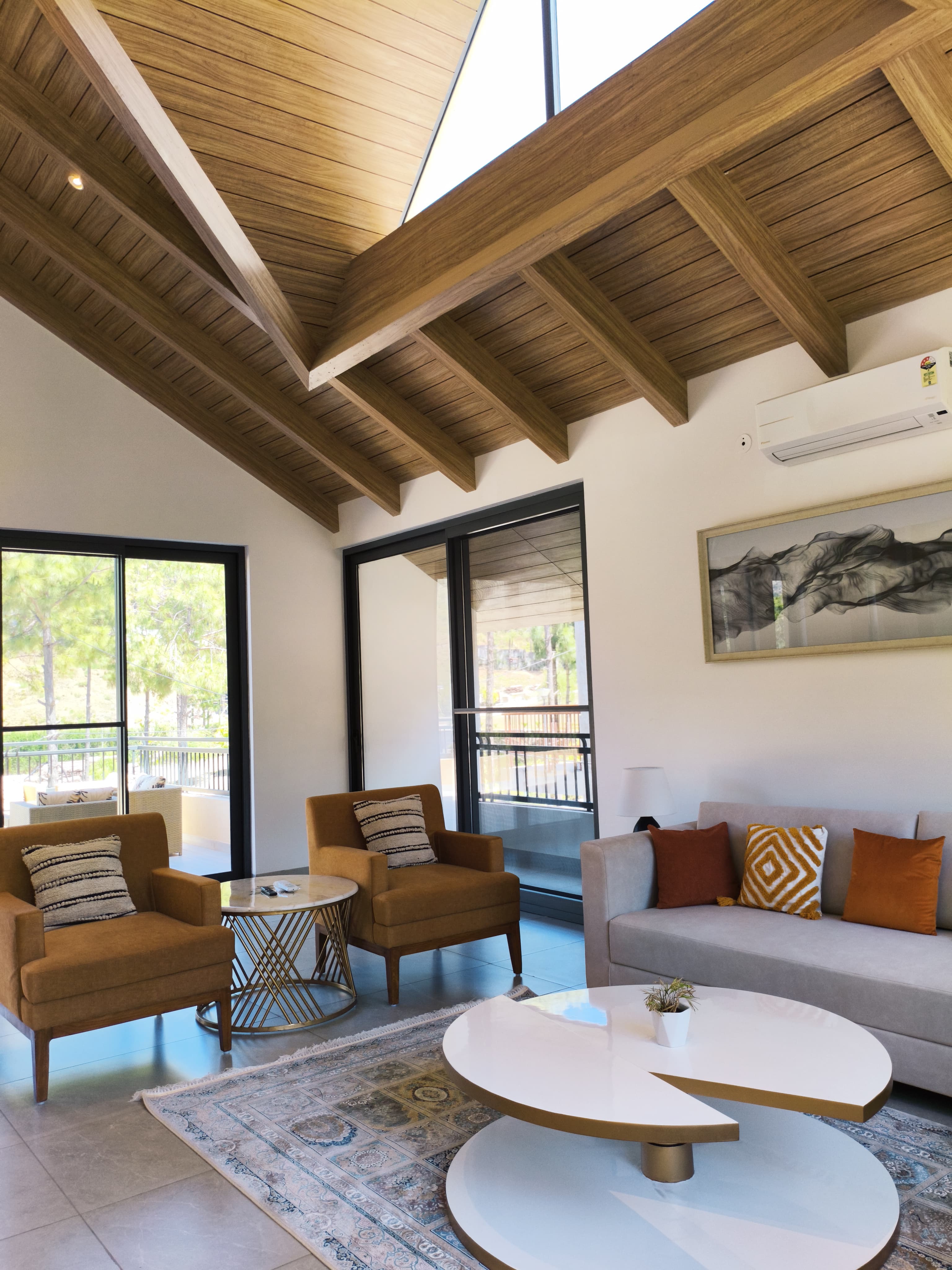 Luxury villa at Kasauli - Image 4