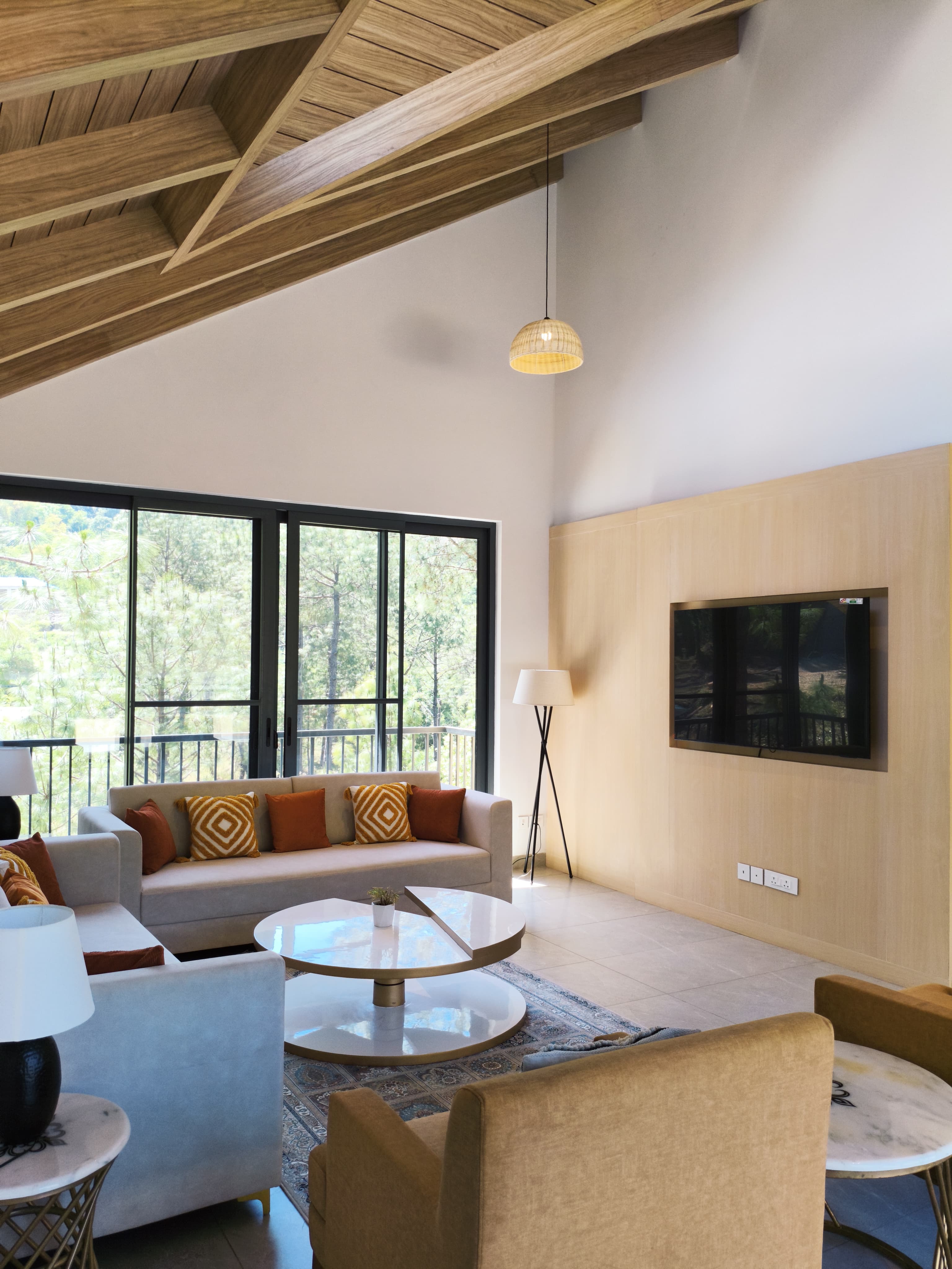Luxury villa at Kasauli - Image 5