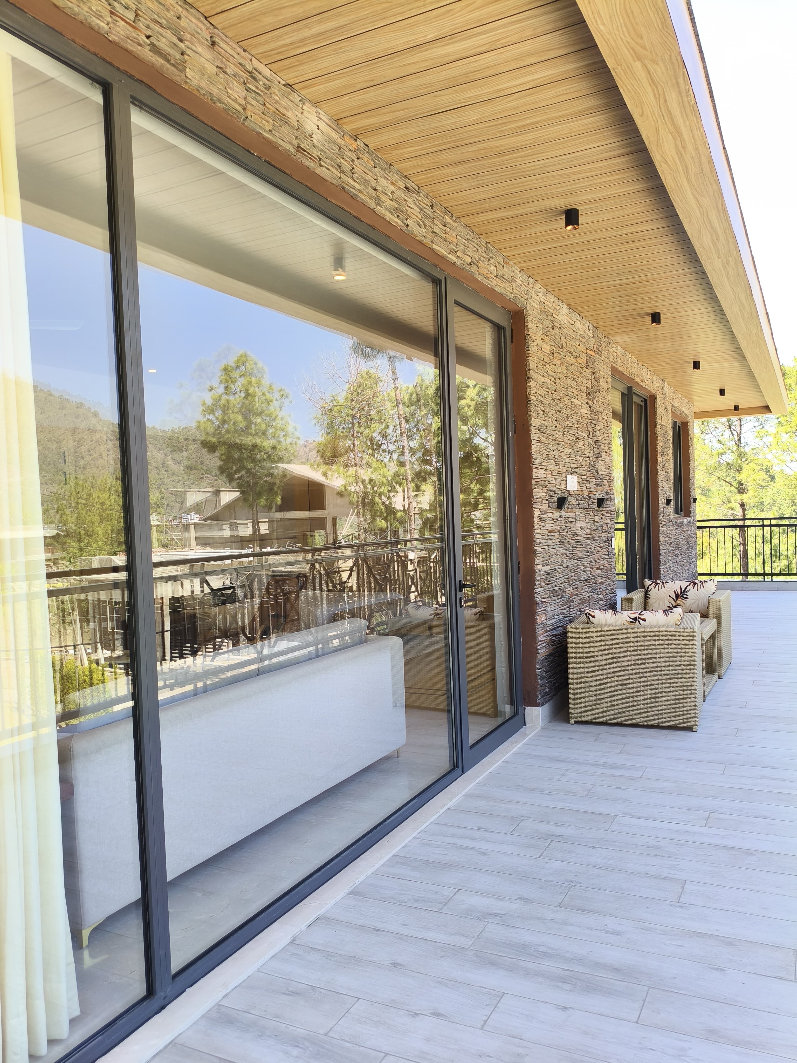 Luxury villa at Kasauli - Image 9
