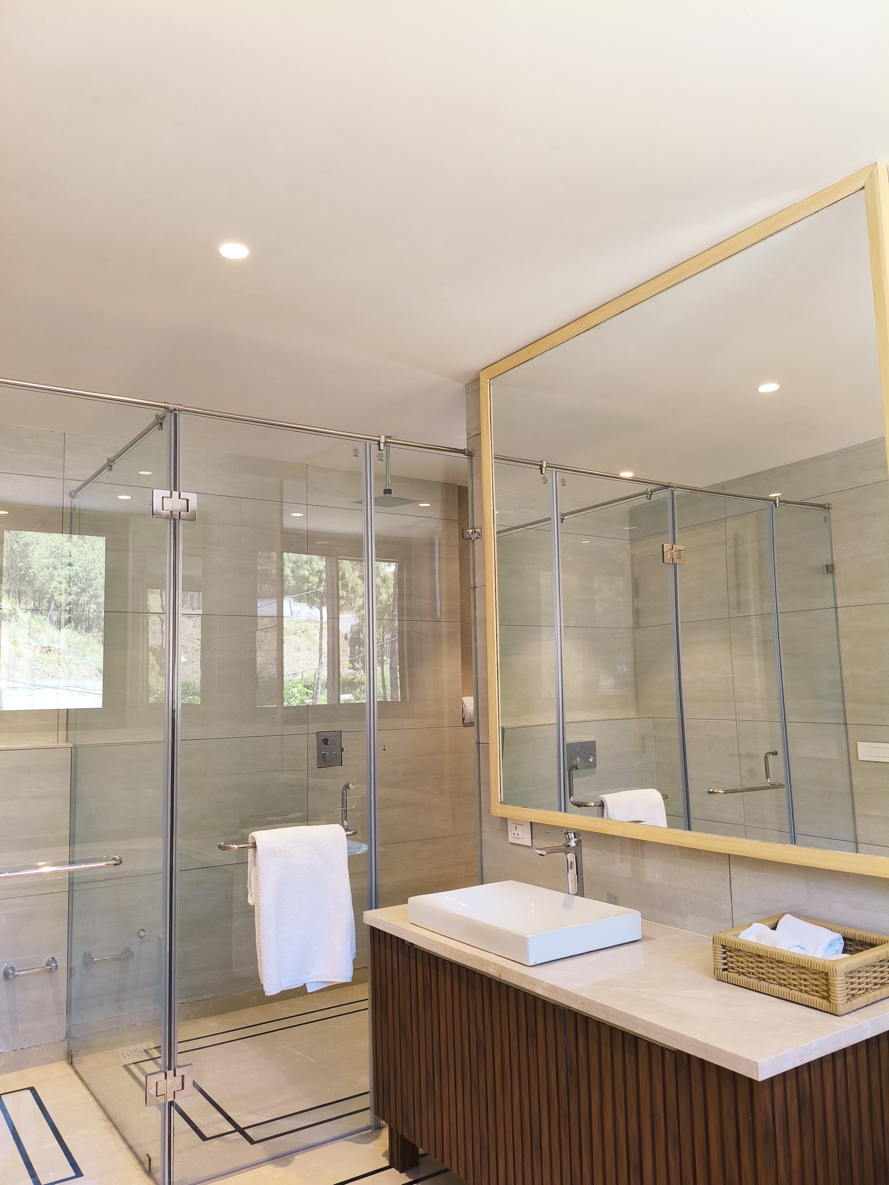 Luxury villa at Kasauli - Image 10