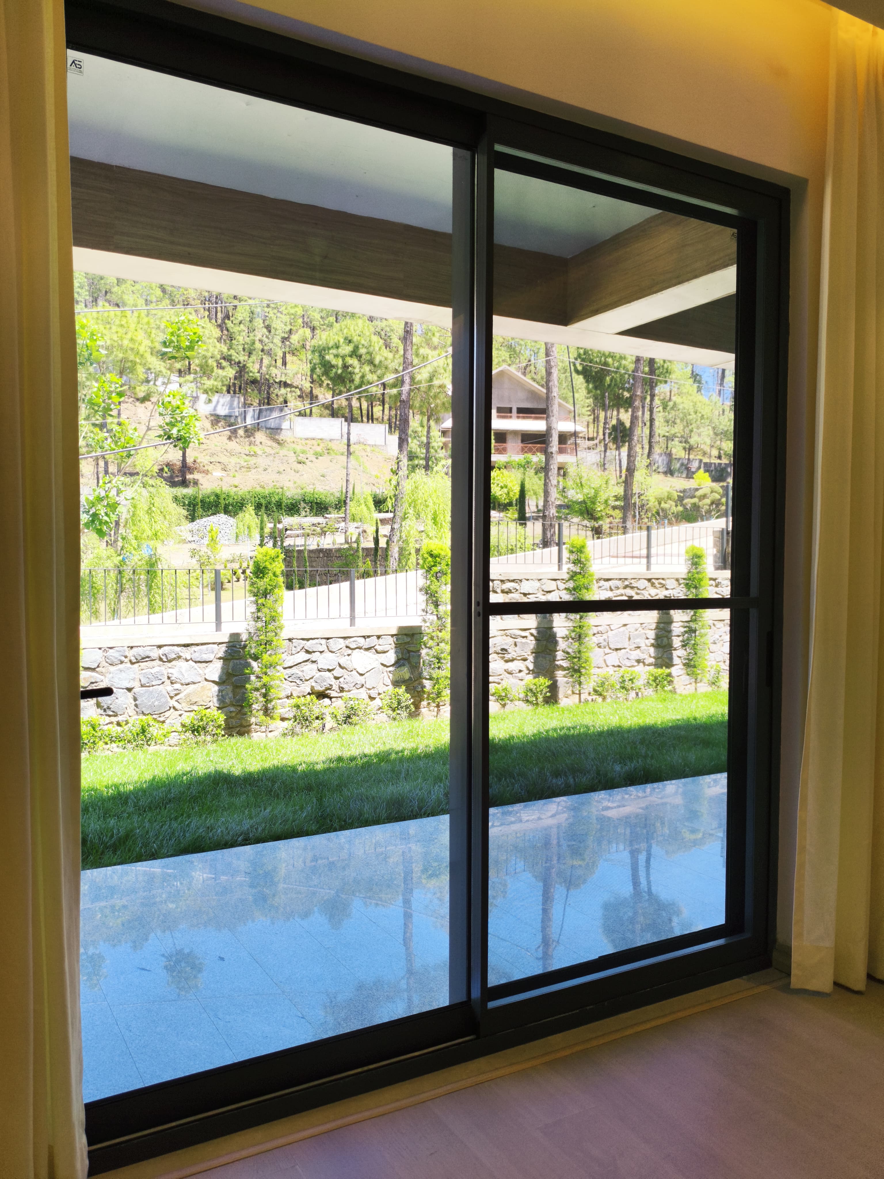 Luxury villa at Kasauli - Image 17