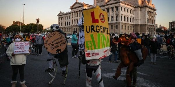 Imagen de la nota 'Uruguay: Presupuesto, consulta popular y conflictividad social'