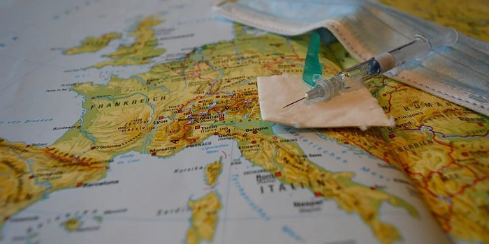 Imagen de la nota 'La escasez global de vacunas y los escándalos mediáticos'