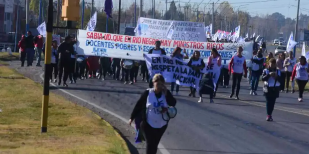 Imagen de la nota 'Río Negro en huelga: El gobierno propuso un aumento del 32% para estatales'