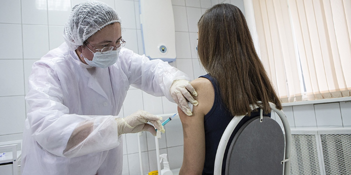 Imagen de la nota 'Coronavirus: Se analiza la posibilidad de “diferir” la aplicación de la segunda dosis de Sputnik para vacunar a más personas'