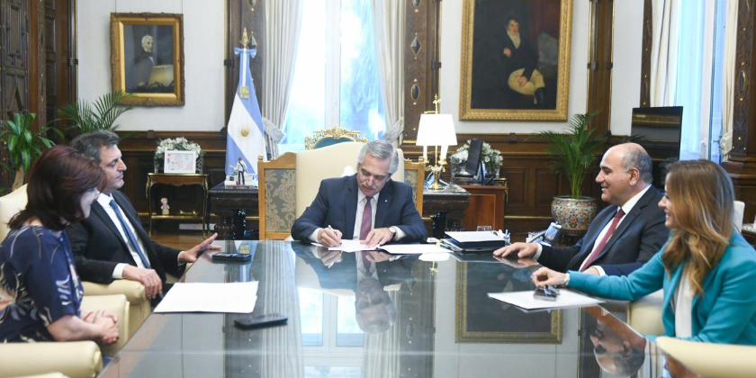 Imagen de la nota 'El verso de ajustar para generar trabajo'